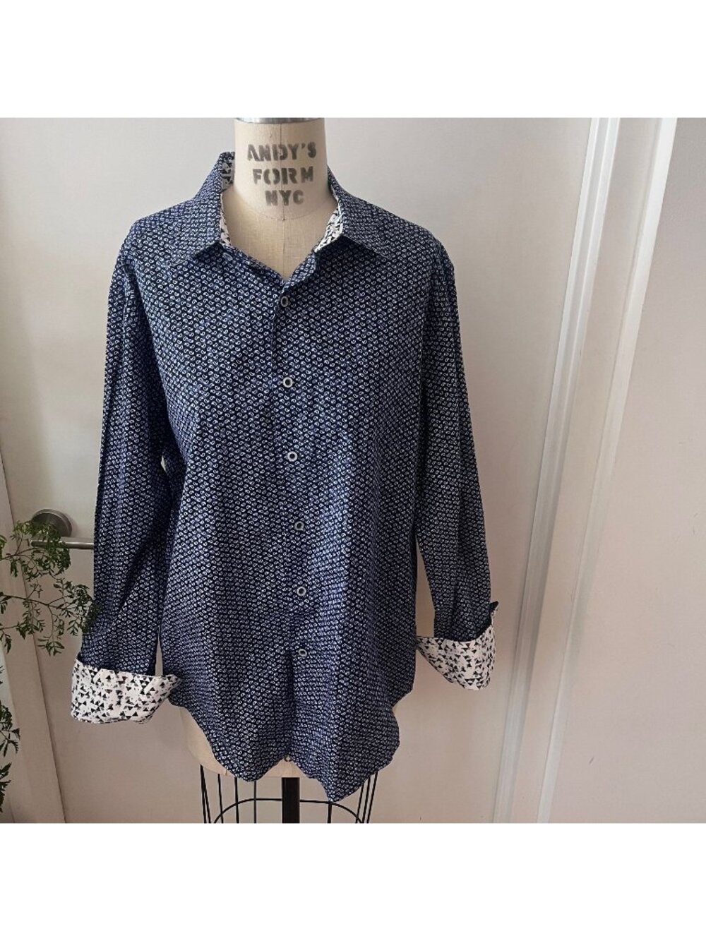 ROBERT GRAHAM Navy and White Paisley Men's Button Down Size XL